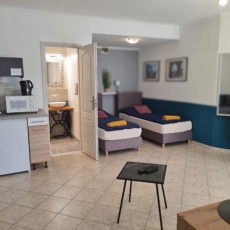 Csever Apartman Tata Esterno foto